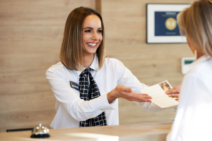 A Checkin Adm resolve o atendimento, check-in e suporte aos hóspedes.