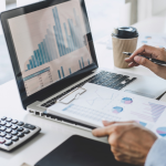 Fundos com distribuição trimestral de rendimentos: entenda seu funcionamento e impactos no mercado, por Rodrigo Balassiano.