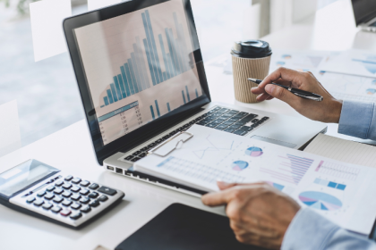 Fundos com distribuição trimestral de rendimentos: entenda seu funcionamento e impactos no mercado, por Rodrigo Balassiano.