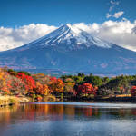 Alberto Toshio Murakami apresenta o Monte Fuji além do cartão-postal, revelando o profundo significado cultural e religioso que transforma esse símbolo do Japão em um ícone espiritual.