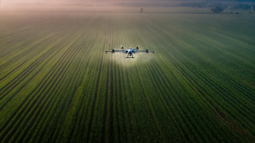Drones no agronegócio: João Eustáquio De Almeida Junior explica como a tecnologia apoia o monitoramento eficiente de lavouras e pastagens.