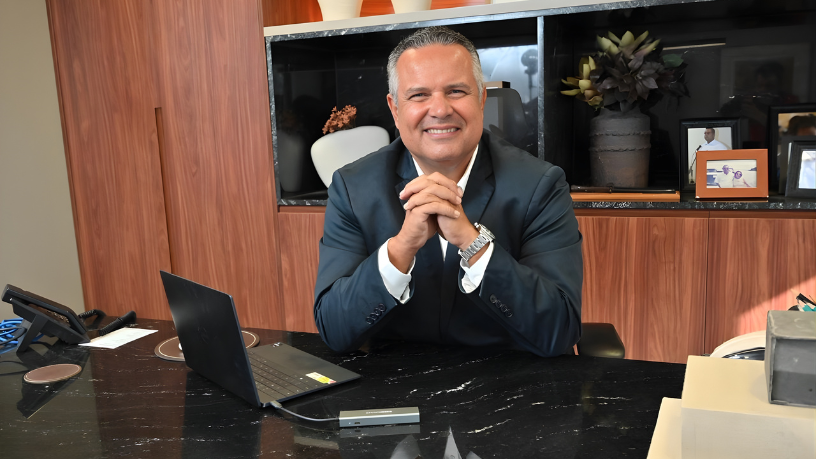 Elmar Juan Passos Varjão Bomfim analisa como tecnologia, inovação e engenharia estão moldando o futuro da educação e transformando a forma de aprender e ensinar.