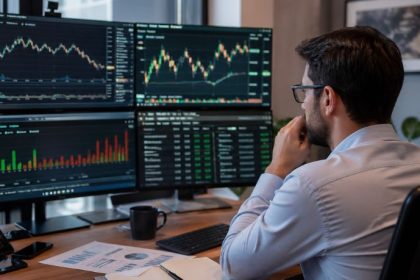 Inteligência Artificial no Mercado Financeiro: Como a Tecnologia Está Transformando a Análise de Investimentos e o Comportamento dos Investidores