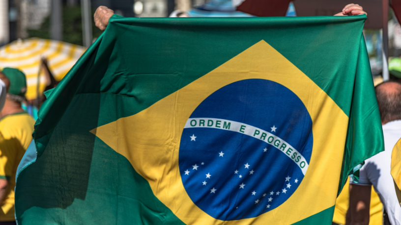 Pesquisa mostra que 65% dos brasileiros querem uma alternativa a Lula e Flávio Bolsonaro em 2026