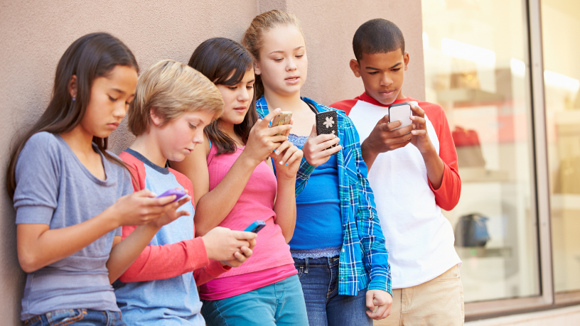 Por que a posse de celular entre crianças caiu pela primeira vez no Brasil